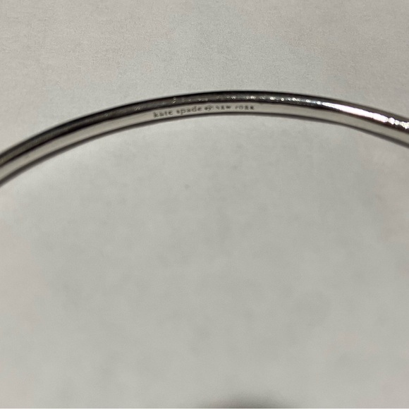 Kate Spade Love Notes Mini Bow Hinged Bangle Bracelet Silver Tone Magnet - Picture 2 of 11